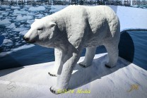 Eisbärenmodell auf einer Eisfläche (Bild: Stefan Siedler)