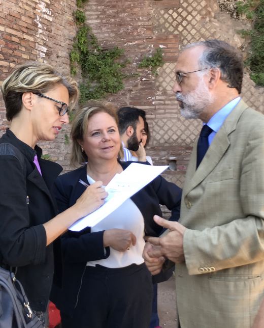 Prof. Paolo Carafa (La Sapienza Universität Rom) mit Journalistin Laura Larcan